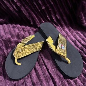 Pittsburgh Steelers Yellow Gold Sequin Embellished Flip Flops.  Size M 7-8